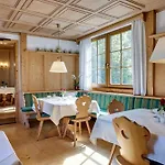 Alpenhof - Ruhige Wohlfuehloase Zwischen Muenchen, Dem Fuenf-seenland Und Den Bergen, In S-bahnnaehe 4*