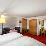 Alpenhof - Ruhige Wohlfuehloase Zwischen Muenchen, Dem Fuenf-seenland Und Den Bergen, In S-bahnnaehe