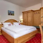 Alpenhof - Ruhige Wohlfuehloase Zwischen Muenchen, Dem Fuenf-seenland Und Den Bergen, In S-bahnnaehe 4*