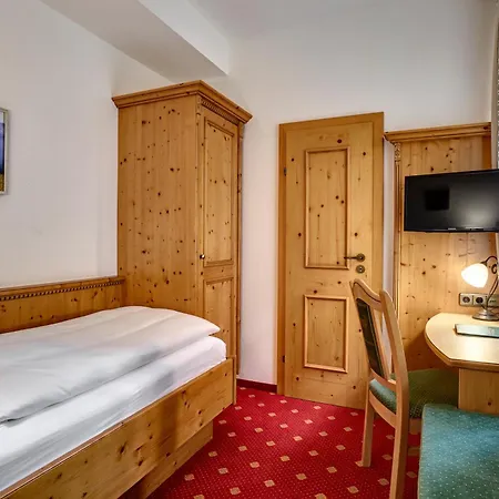 Alpenhof - Ruhige Wohlfühloase Im Fünf-seenland In S-bahnnähe Hotel