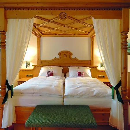 Hotel Alpenhof - Ruhige Wohlfühloase Im Fünf-seenland In S-bahnnähe 4*
