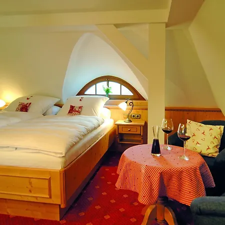 Alpenhof - Ruhige Wohlfühloase Im Fünf-seenland In S-bahnnähe Hotel