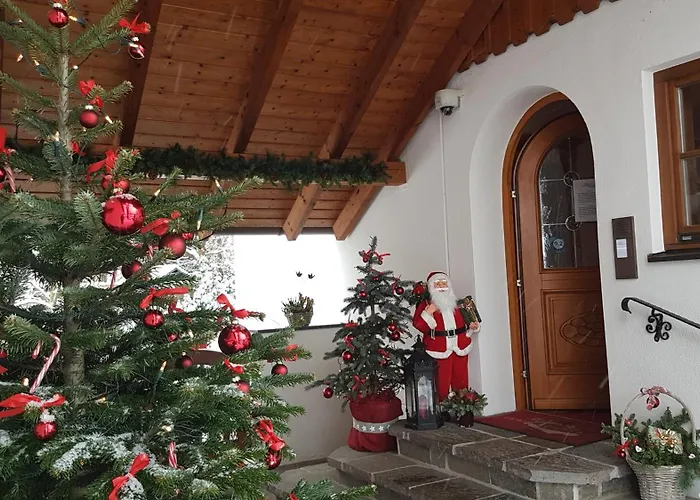 Alpenhof - Ruhige Wohlfühloase Im Fünf-seenland In S-bahnnähe Hotel