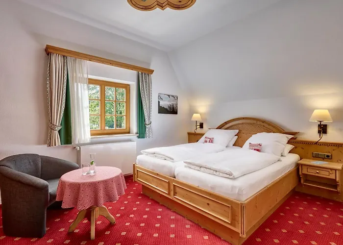 Alpenhof - Ruhige Wohlfühloase Im Fünf-seenland In S-bahnnähe Hotel