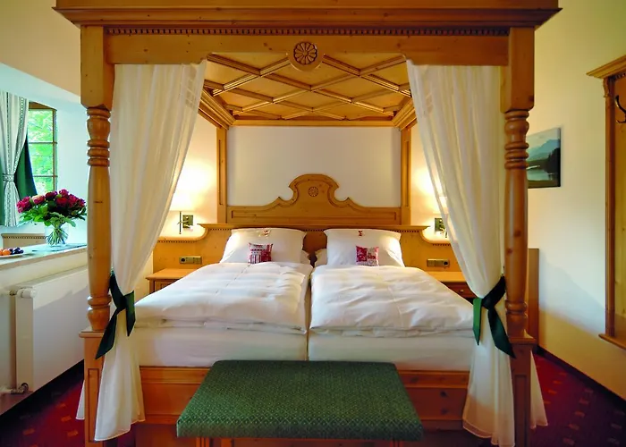 Hotel Alpenhof - Ruhige Wohlfühloase Im Fünf-seenland In S-bahnnähe 4*