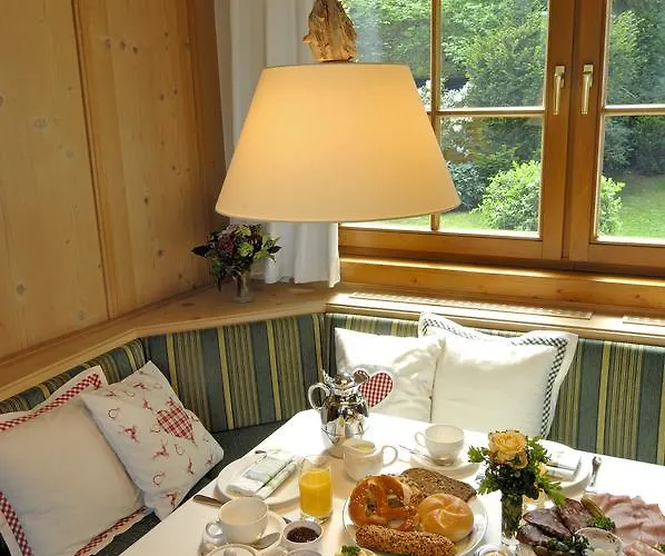 Alpenhof - Ruhige Wohlfühloase Im Fünf-seenland In S-bahnnähe Hotel 4*