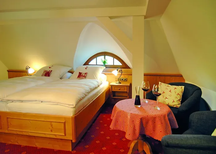 Alpenhof - Ruhige Wohlfühloase Im Fünf-seenland In S-bahnnähe Hotel