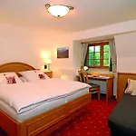 Alpenhof - Ruhige Wohlfuehloase Zwischen Muenchen, Dem Fuenf-seenland Und Den Bergen, In S-bahnnaehe