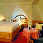 Alpenhof - Ruhige Wohlfuehloase Zwischen Muenchen, Dem Fuenf-seenland Und Den Bergen, In S-bahnnaehe Ξενοδοχείο