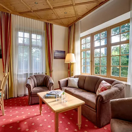 Alpenhof - Ruhige Wohlfuehloase Zwischen Muenchen, Dem Fuenf-seenland Und Den Bergen, In S-bahnnaehe Hotel