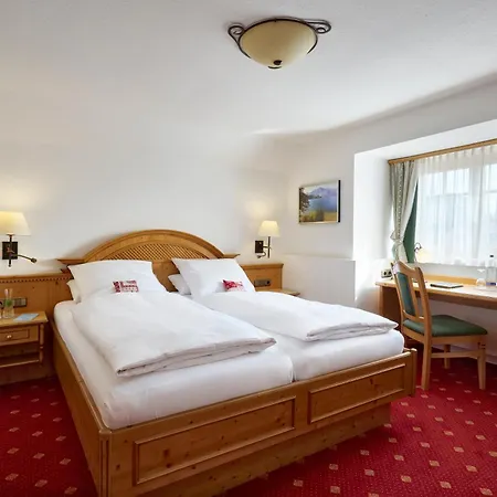 Alpenhof - Ruhige Wohlfuehloase Zwischen Muenchen, Dem Fuenf-seenland Und Den Bergen, In S-bahnnaehe Hotel 4*