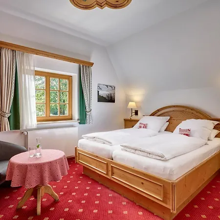 Alpenhof - Ruhige Wohlfühloase Im Fünf-seenland In S-bahnnähe Hotel