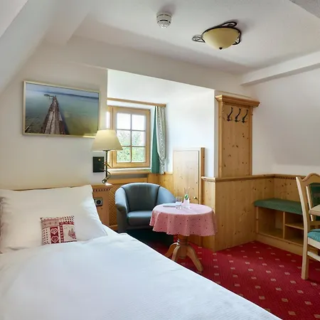 Szálloda Alpenhof - Ruhige Wohlfuehloase Zwischen Muenchen, Dem Fuenf-seenland Und Den Bergen, In S-bahnnaehe Gauting