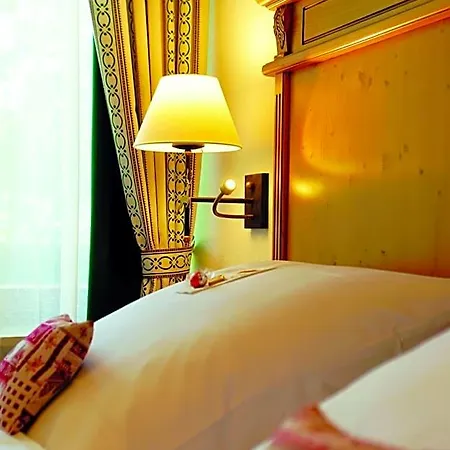 Alpenhof - Ruhige Wohlfuehloase Zwischen Muenchen, Dem Fuenf-seenland Und Den Bergen, In S-bahnnaehe Hotel 4*