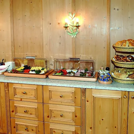 Alpenhof - Ruhige Wohlfühloase Im Fünf-seenland In S-bahnnähe Hotel 4*