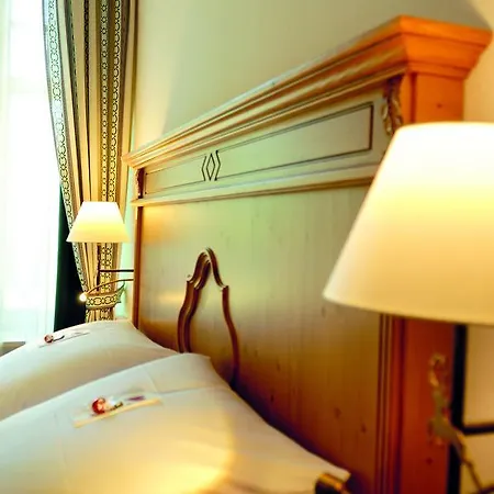 Alpenhof - Ruhige Wohlfuehloase Zwischen Muenchen, Dem Fuenf-seenland Und Den Bergen, In S-bahnnaehe Hotel Gauting