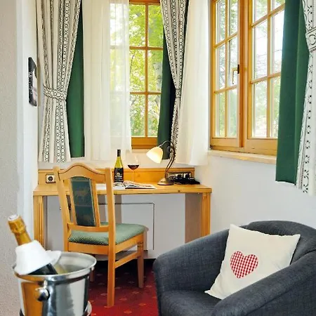 Alpenhof - Ruhige Wohlfuehloase Zwischen Muenchen, Dem Fuenf-seenland Und Den Bergen, In S-bahnnaehe