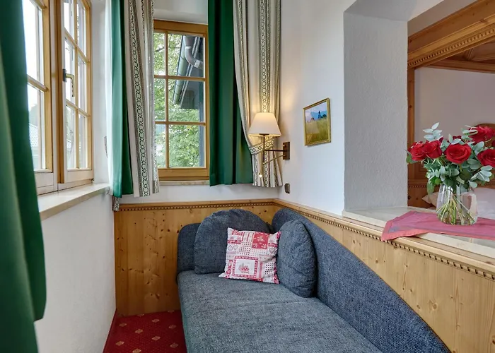 Alpenhof - Ruhige Wohlfuehloase Zwischen Muenchen, Dem Fuenf-seenland Und Den Bergen, In S-bahnnaehe