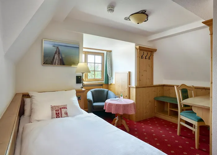Otel Alpenhof - Ruhige Wohlfuehloase Zwischen Muenchen, Dem Fuenf-seenland Und Den Bergen, In S-bahnnaehe Gauting