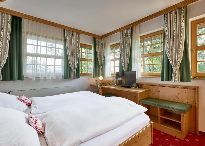 Alpenhof - Ruhige Wohlfuehloase Zwischen Muenchen, Dem Fuenf-seenland Und Den Bergen, In S-bahnnaehe Otel