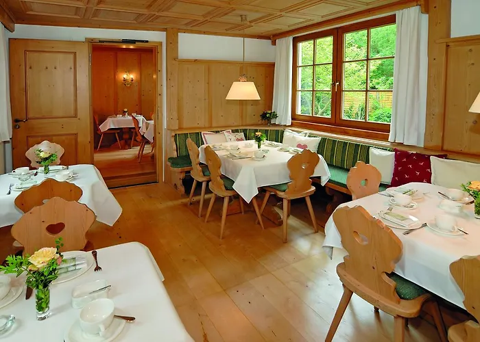 Alpenhof - Ruhige Wohlfuehloase Zwischen Muenchen, Dem Fuenf-seenland Und Den Bergen, In S-bahnnaehe 4*